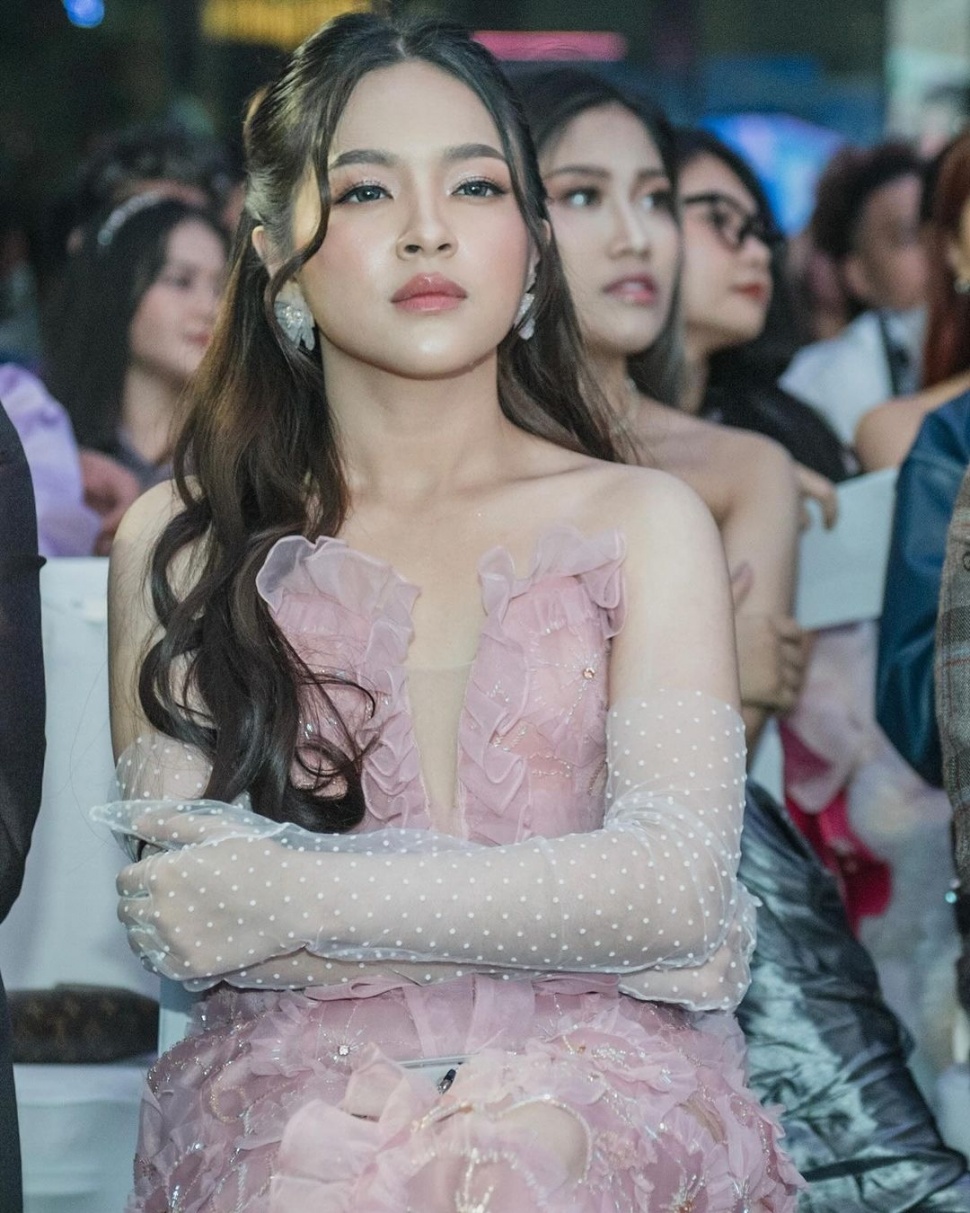 Eca Aura di Met Gala TikTok Replay 2023. (Instagram/@bellyiverzon)