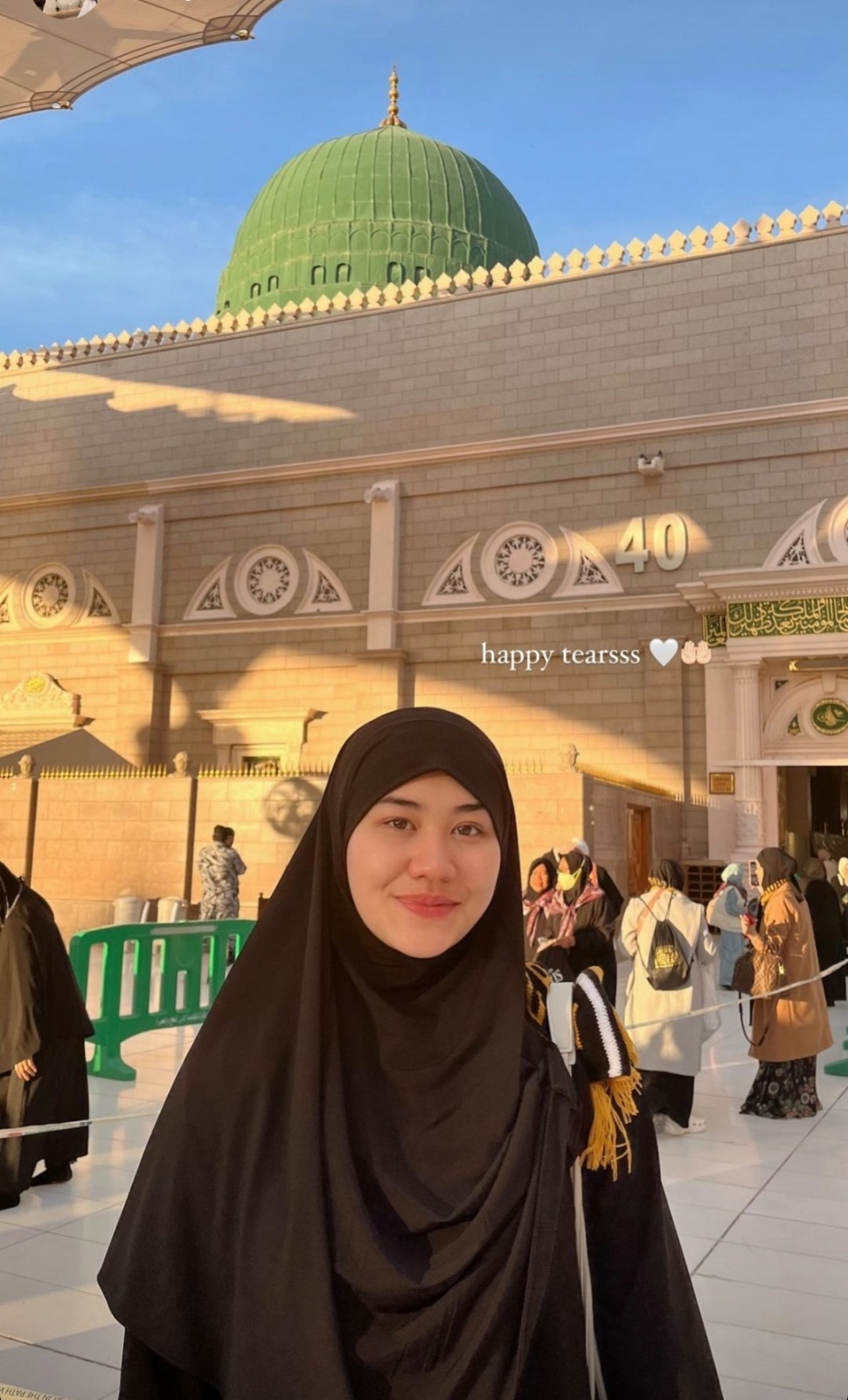 Potret Anggun Aaliyah Massaid Saat Umrah (Instagram)