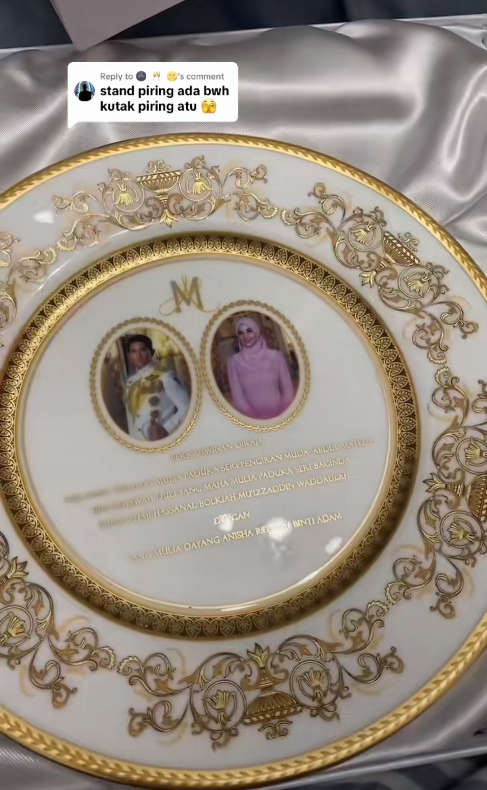 Souvenir Pernikahan Pangeran Mateen kemudian Anisha Rosnah (TikTok/@savepalestine271)