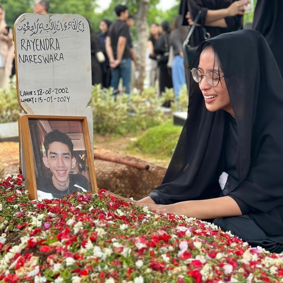 Potret Kaneishia Yusuf di Makam Sang Kekasih  (Instagram)