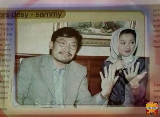 Foto pernikahan Sammy Hamzah juga Desy Ratnasari. (YouTube/Apa Aja Boleh)
