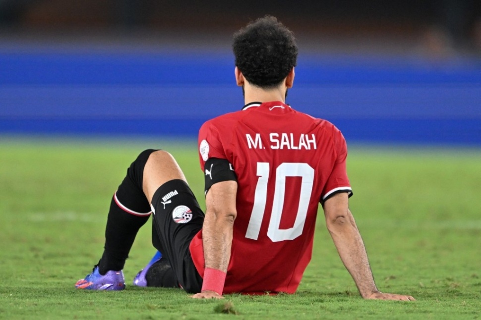 Reaksi penyerang Mesir Mohamed Salah setelah mengalami cedera saat menghadapi Ghana di penyisihan Grup B Piala Afrika (CAN) 2024 di Stadion Felix Houphouet-Boigny di Abidjan pada 18 Januari 2024.Issouf SANOGO / AFP