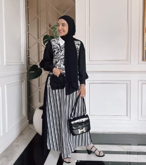 OOTD Hijab Zaskia Sungkar. (Instagram/@zaskiasungkar15)