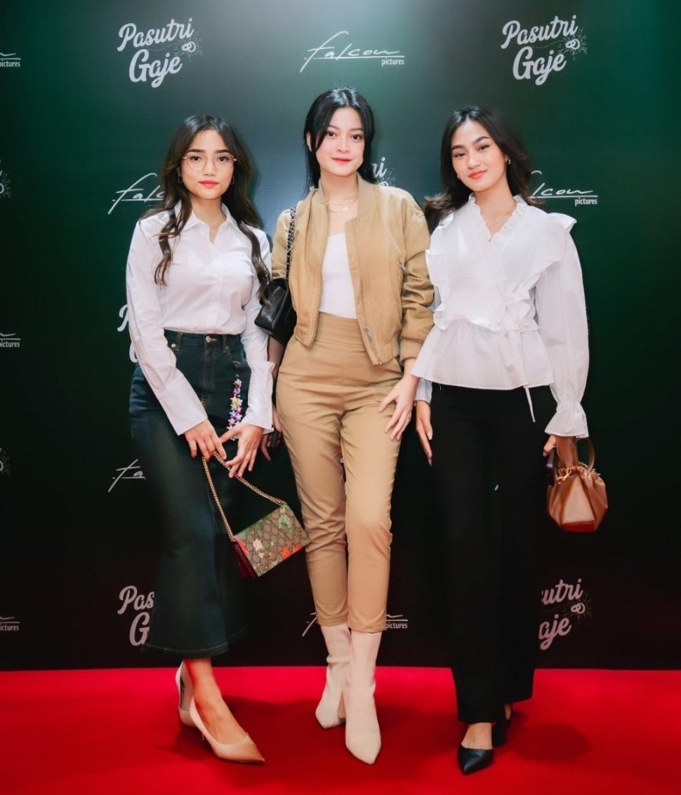 Fuji Tampil Formal Elegan Saat Hadiri Premiere Film (Instagram)