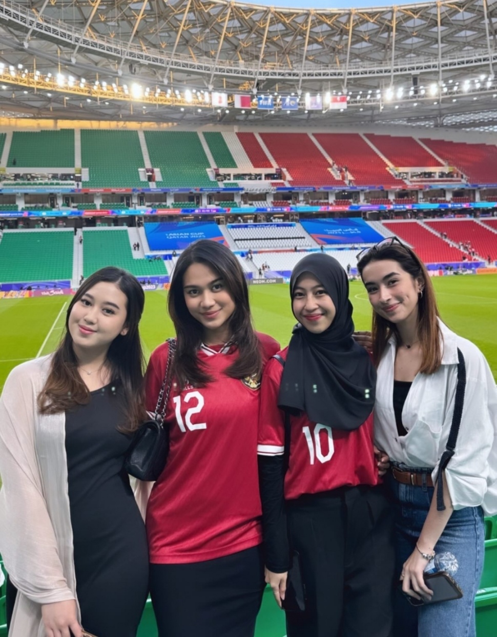 Dukung Pasangan, Ini Potret 5 WAGs Timnas Indonesia yang Datang ke