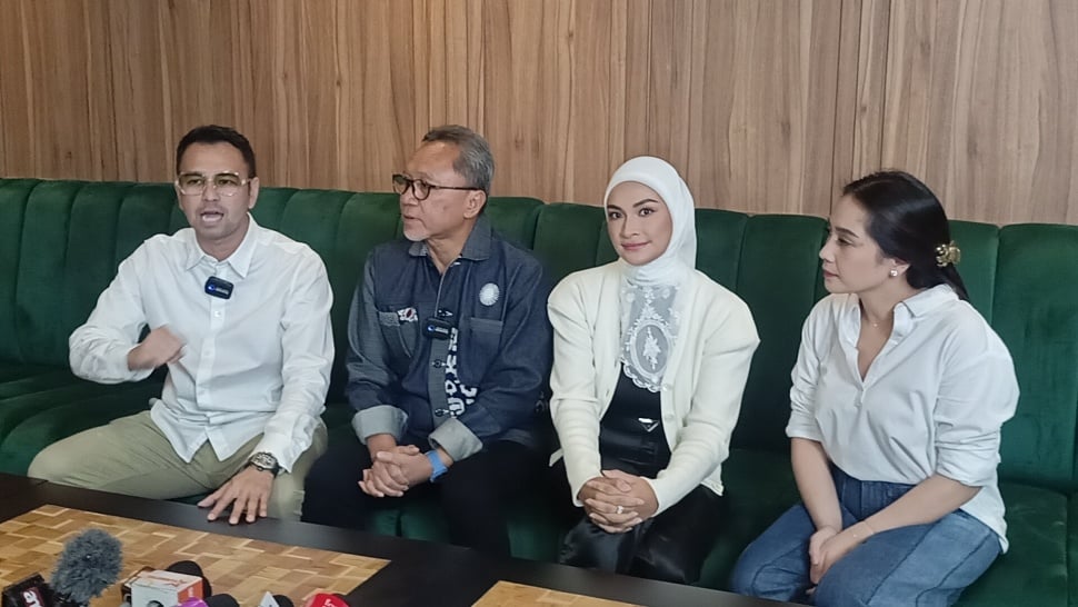 Raffi Ahmad, Zulkifli Hasan dan Nagita Slavina ditemui di kantornya kawasan BSD, Tangerang Selatan pada Kamis (1/2/2024) [Suara.com/Rena Pangesti]