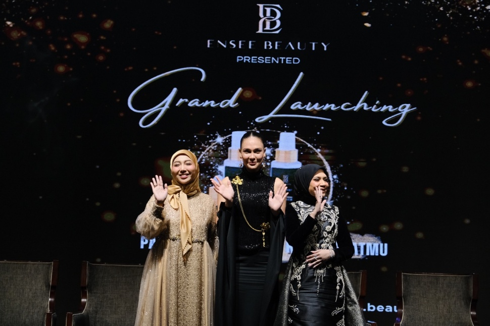 Aktris kenamaan Luna Maya ditunjuk sebagai Face of Ensee Beauty, brand skincare lokal terbaru milik Cynthia Mahendra yang juga pendiri brand fashion Jawhara Syari bersama Nur Wahida Pratama. (Foto: Dok. Istimewa) 