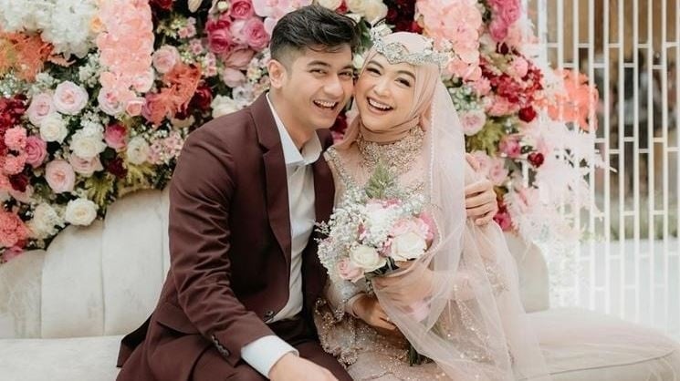 Anniversary Teuku Ryan dan Ria Ricis. (Instagram/studiokencana)