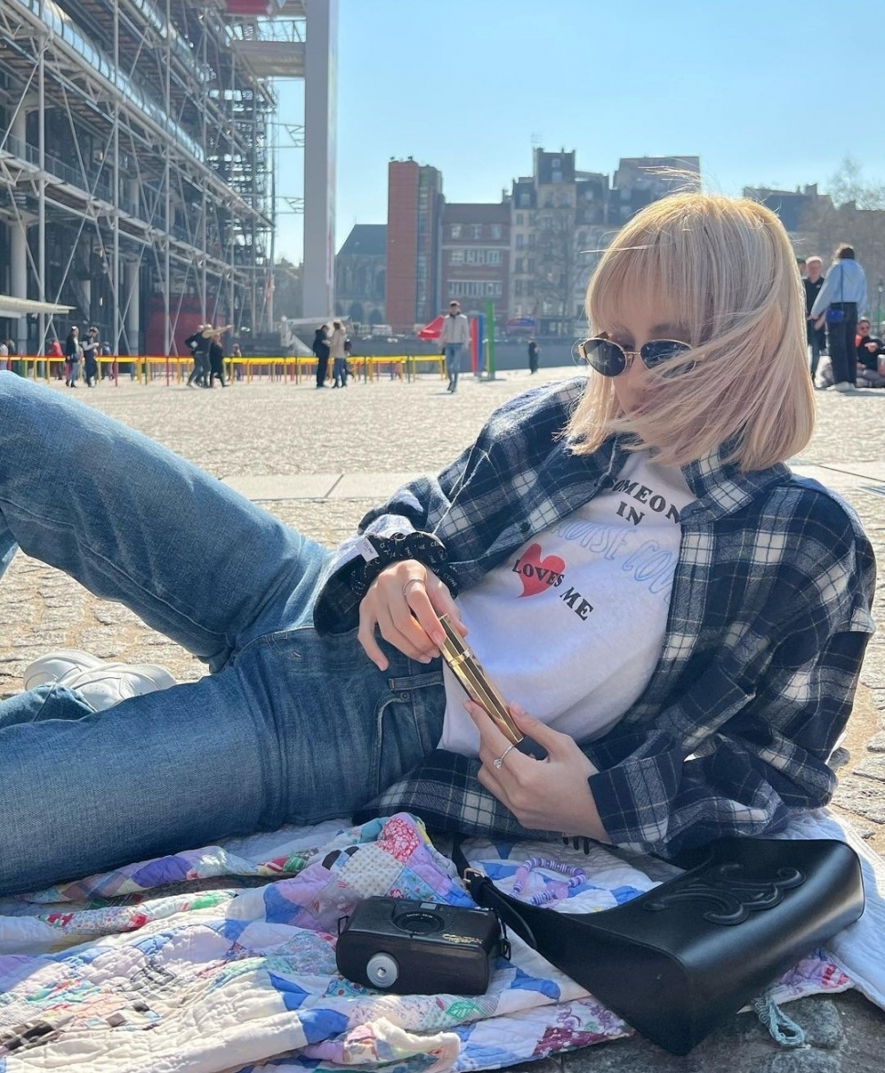 Inspirasi OOTD Gaya Boyish Ala Lisa BLACKPINK (Instagram)