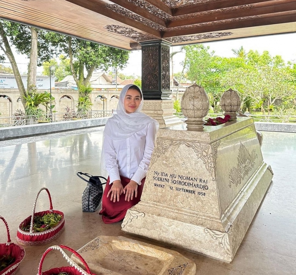 Potret Aaliyah Massaid di Makam Bung Karno di Blitar, Jawa Tengah (Instagram/@aaliyah.massaid)