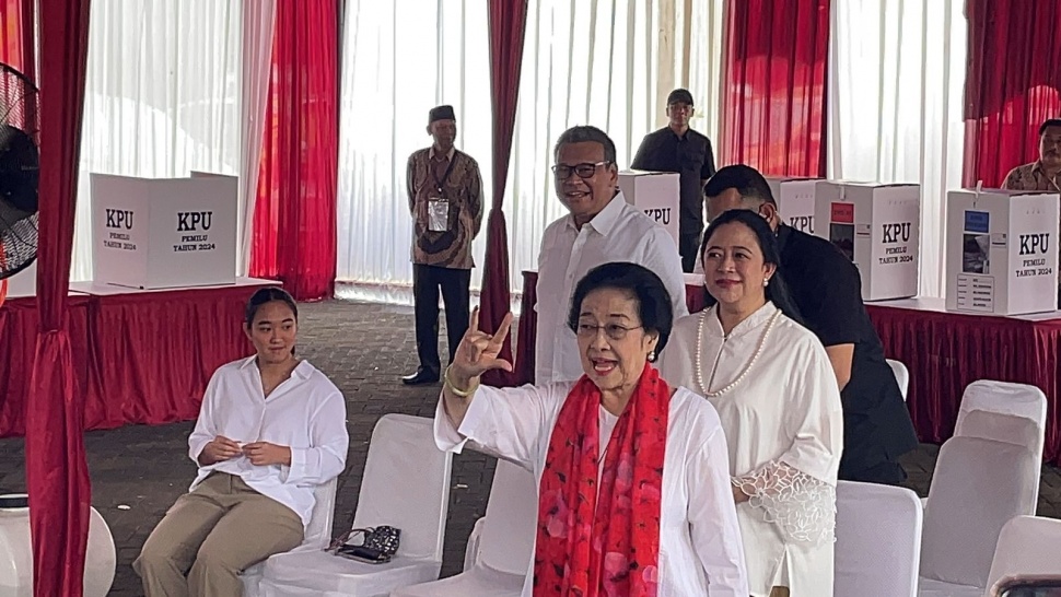 Ketua Umum DPP PDIP, Megawati Soekarnoputri mencoblos di TPS 053, di Jalan Kebagusan IV, Pasar Minggu, Jakarta Selatan, Rabu (14/2/2024). (Suara.com/Bagas)