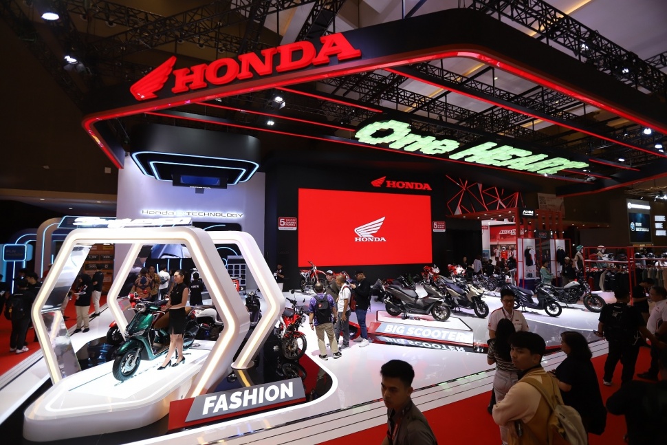 PT Astra Honda Motor dalam IIMS 2024 menampilkan booth dengan tajuk Satu HATI Penuh Arti dan membawakan 28 model tunggangan [PT Astra Honda Motor]