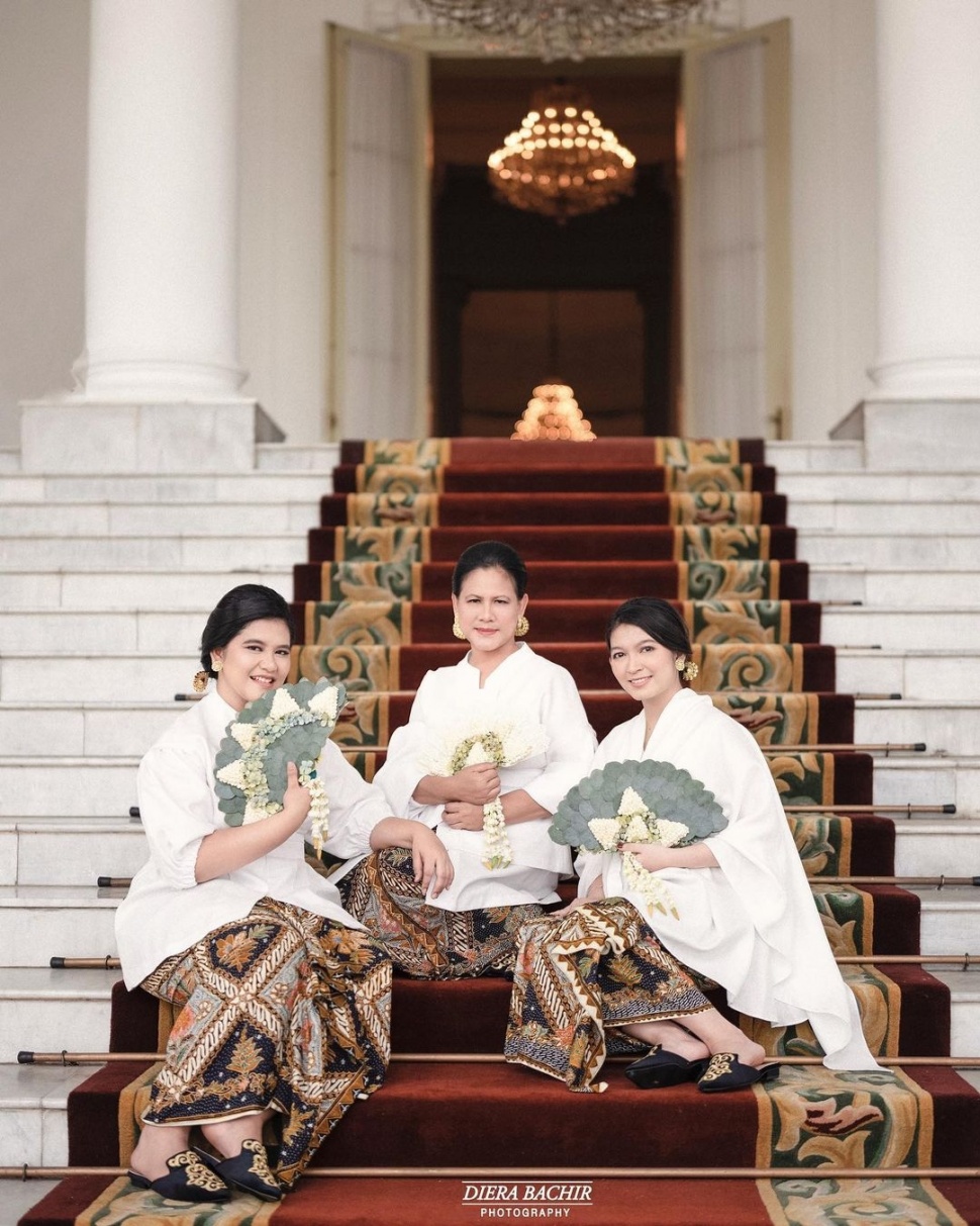 Foto Iriana Jokowi, Selvi Ananda, dan Kahiyang Ayu. (Instagram/@dierabachir)