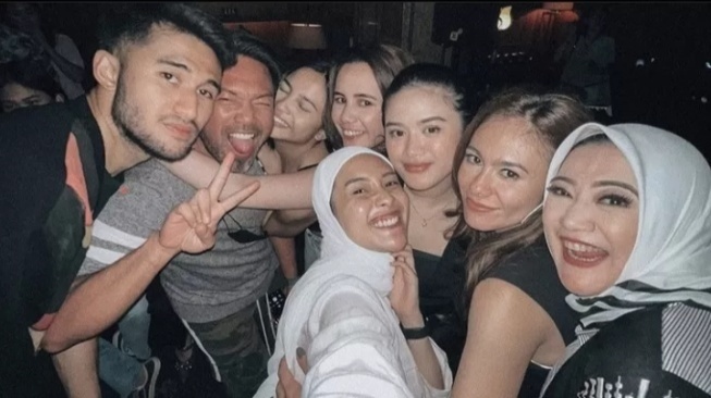 Wulan Guritno dan kakak Sabda Ahessa (Instagram)