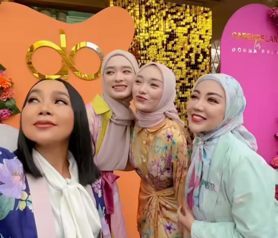 Zaskia Gotik dan Inara Rusli yang Disebut Mirip Bak Pinang Dibelah Dua (Instagram)