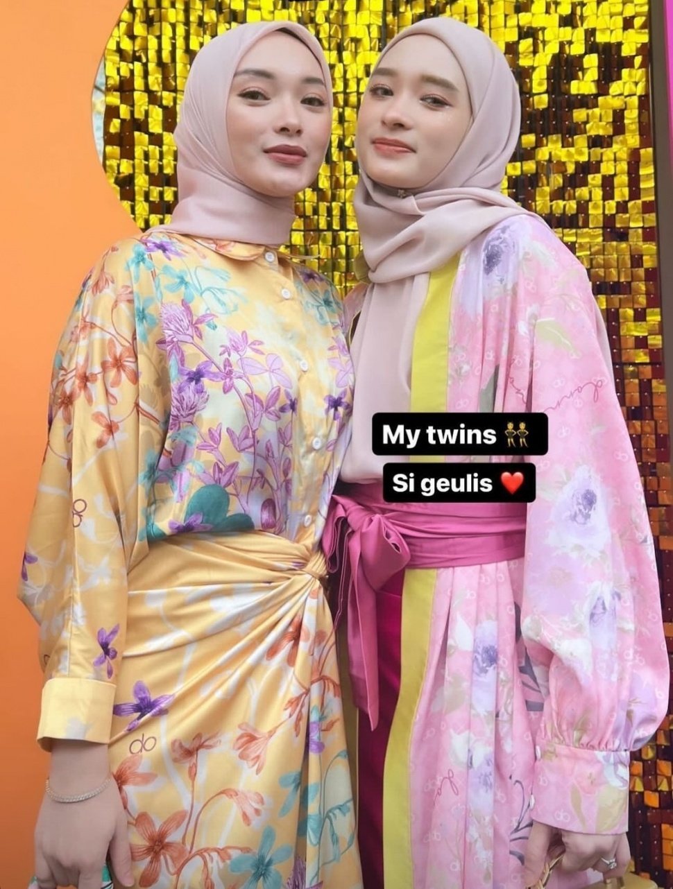 Zaskia Gotik dan Inara Rusli yang Disebut Mirip Bak Pinang Dibelah Dua (Instagram)