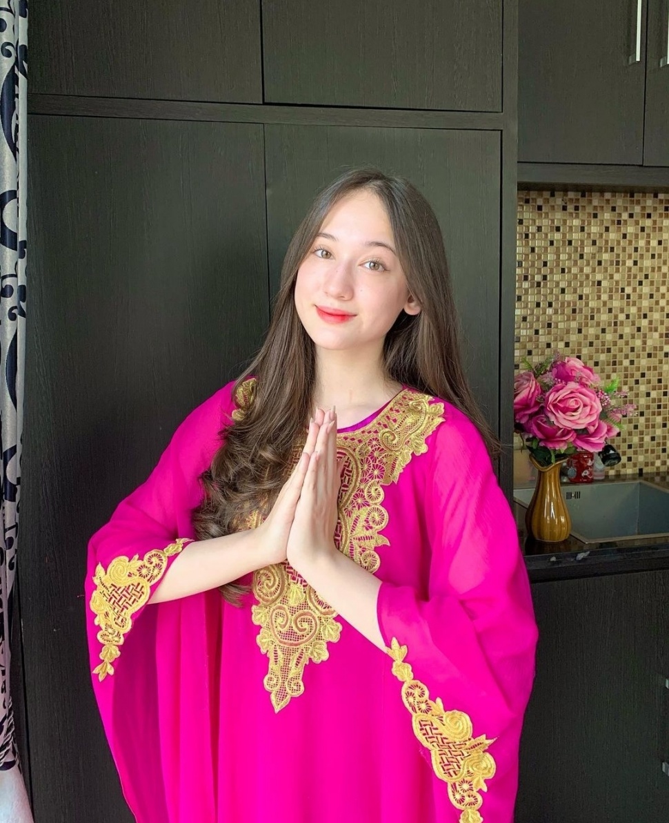 Potret Laura Moane Kenakan Busana Muslim (Instagram)