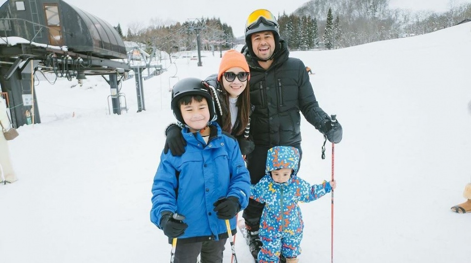 Keluarga Raffi Ahmad dan Nagita Slavina di Jepang. (Instagram/raffinagita1717)