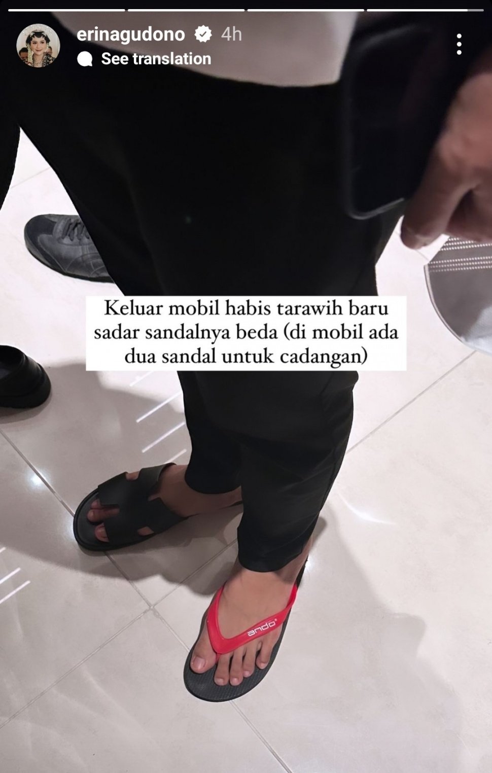 Potret Kaesang Pangarep Salah Pakai Sandal (Instagram)