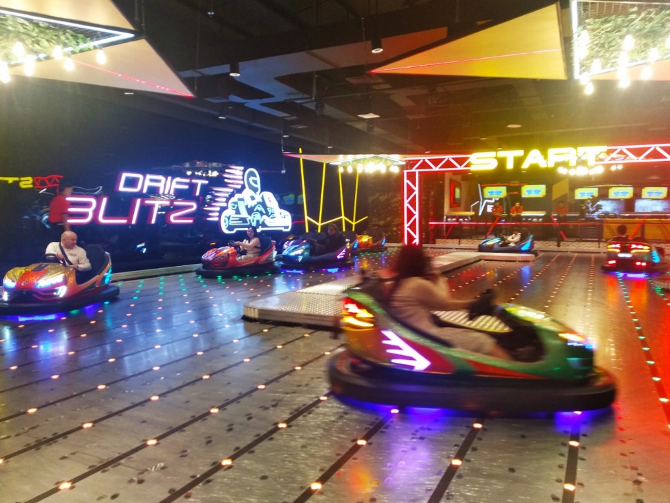 Permainan bumper car yang disukai anak-anak hingga dewasa. (Foto: Suara.com/Ririn Indriani)