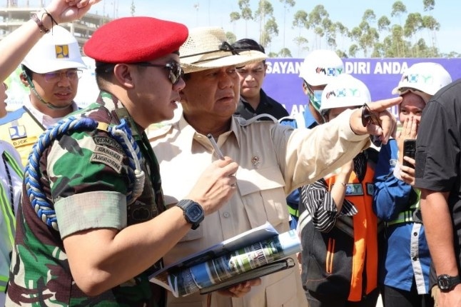 Menteri Pertahanan RI Prabowo Subianto mengecek pembangunan Ibu Kota Nusantara (IKN) di Kalimantan Timur, Senin (18/3/2024), yang direncanakan menjadi lokasi upacara HUT Ke-79 RI pada 17 Agustus 2024 [Suara.com/ANTARA/HO-Biro Humas Setjen Kemhan RI]