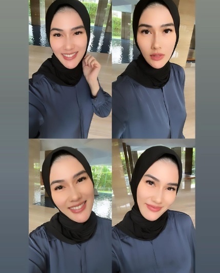 Potret Kenangan Stevie Agnecya Berhijab. (Instagram/@steviagnecya)