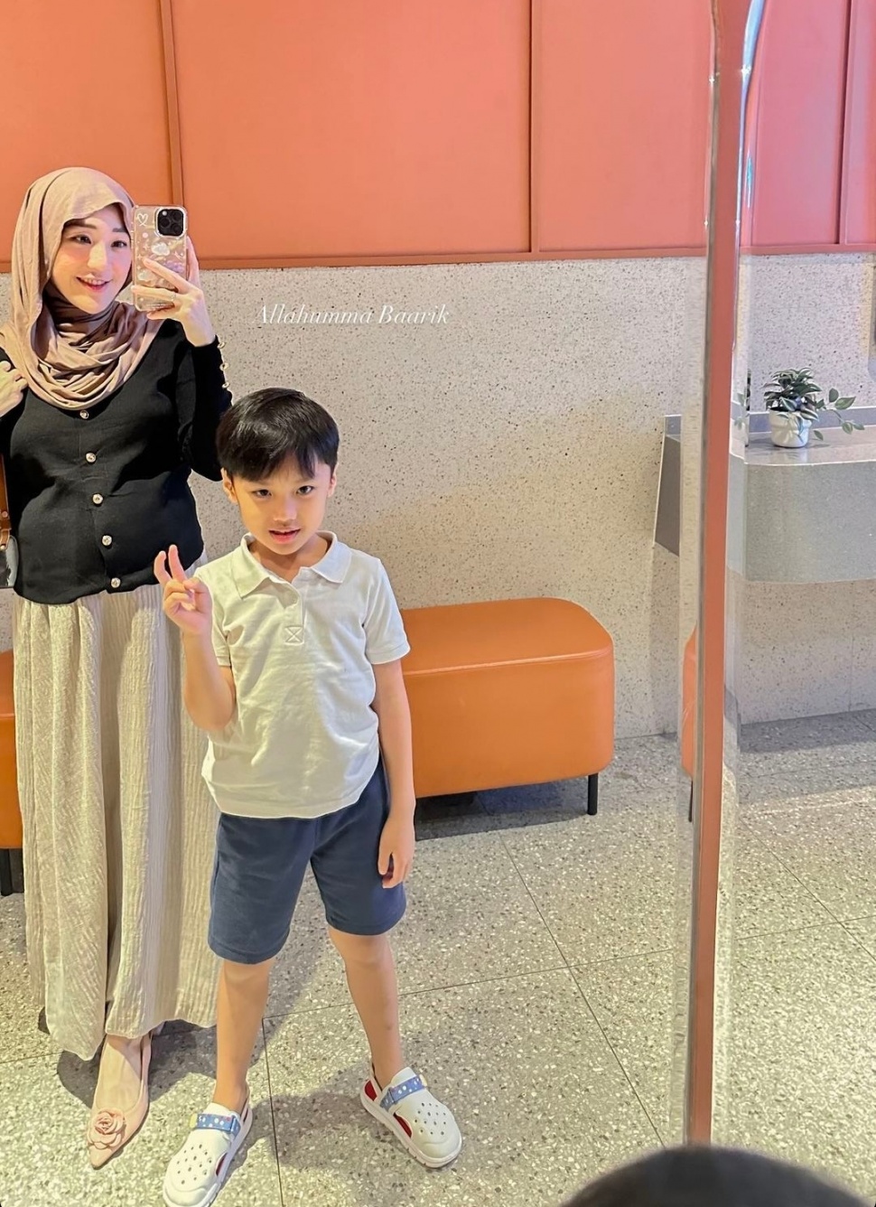 OOTD Larissa Chou yang Tak Lagi Pakai Hijab Syari (Instagram)