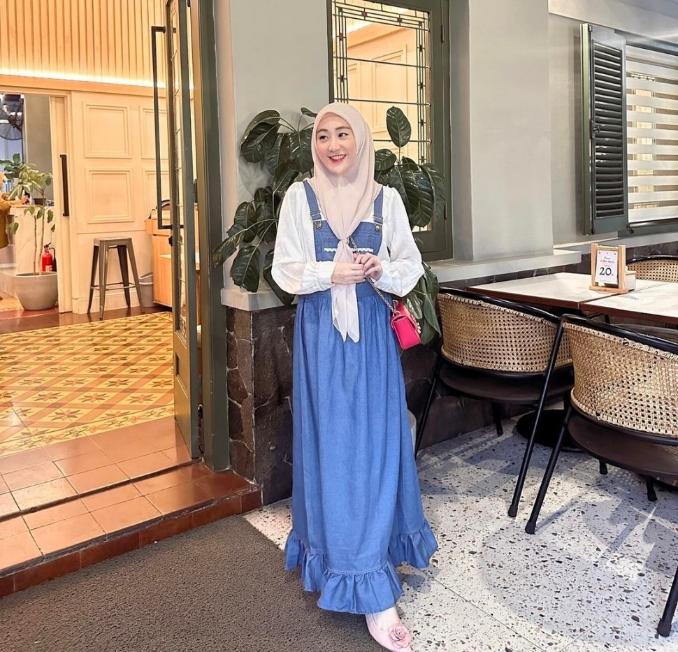 OOTD Larissa Chou yang Tak Lagi Pakai Hijab Syari (Instagram)