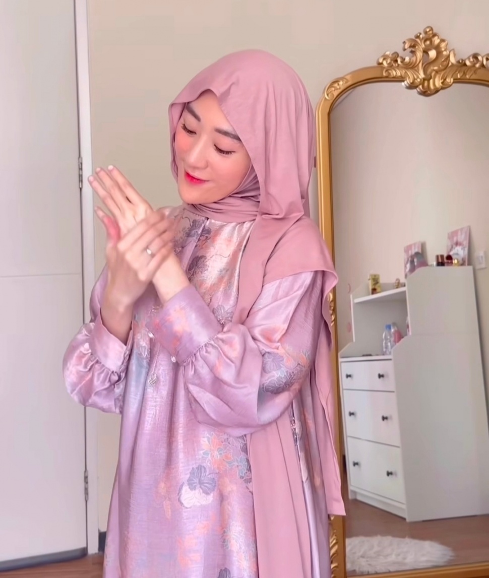 OOTD Larissa Chou yang Tak Lagi Pakai Hijab Syari (Instagram)