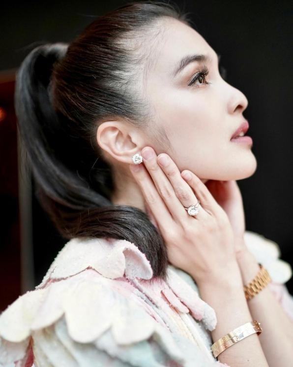 Koleksi Perhiasan Emas dan Berlian Sandra Dewi (Instagram/sandradewi88)