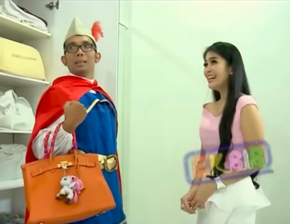 Tas Hermes Birkin Sandra Dewi Sebelum Menikah (YouTube/Eksis/GTV)