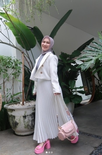 OOTD Rok Panjang ala Melody Laksani. (Instagram/@melodylaksani92)