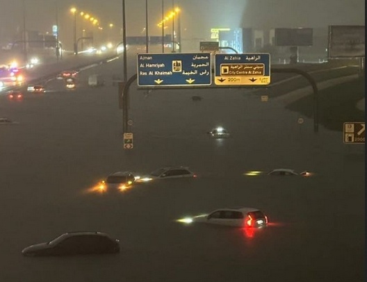Kawasan Teluk Banjir: 18 Orang Tewas di Oman, UEA Alami Hujan Terderas Dalam 75 Tahun [Twitter]