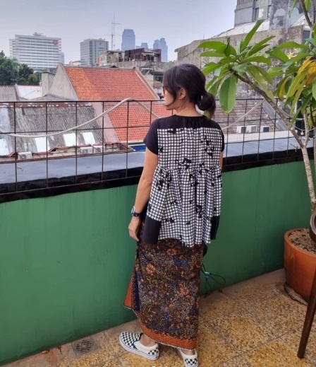 Ide Outfit Hari Kartini ala Dian Sastro. (Instagram/@therealdisastr)