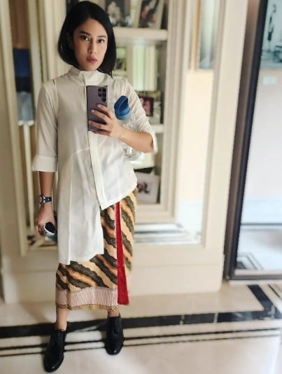 Ide Outfit Hari Kartini ala Dian Sastro. (Instagram/@therealdisastr)