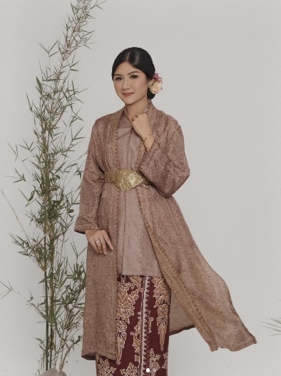 Erina Gudono pakai kebaya di hari Kartini. (Instagram/@erinagudono)