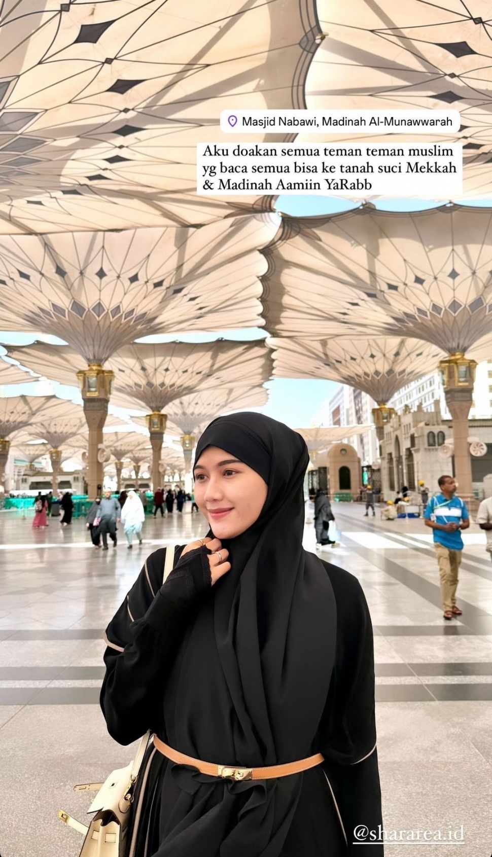 Erina Gudono Kenakan Aksesoris Serba Hermes Saat Umroh (Instagram)