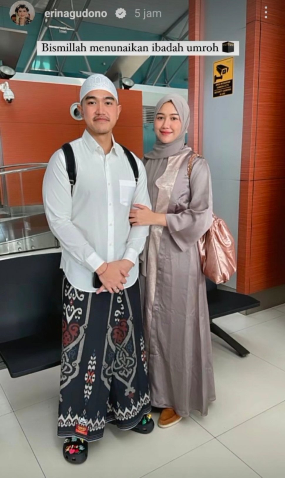 Erina Gudono dan Kaesang Pangarep Umroh (Instagram)