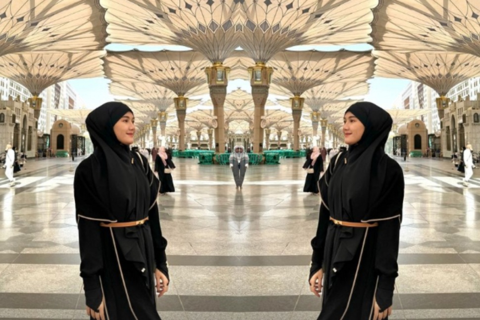 Eriana Gudono umrah. (Instagram/@erinagudono)