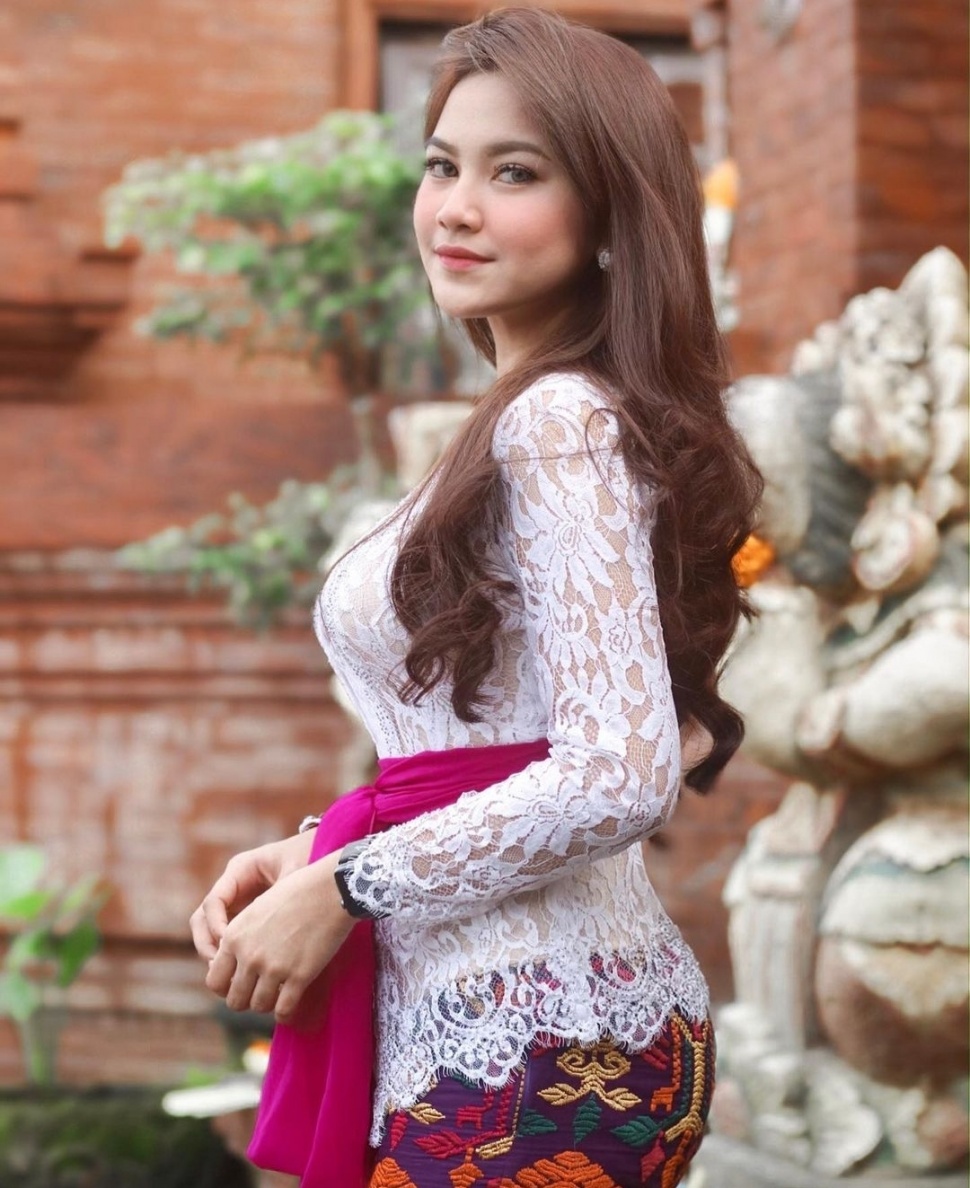 Potret Cantik Mahalini Kenakan Kebaya Bali (Instagram)