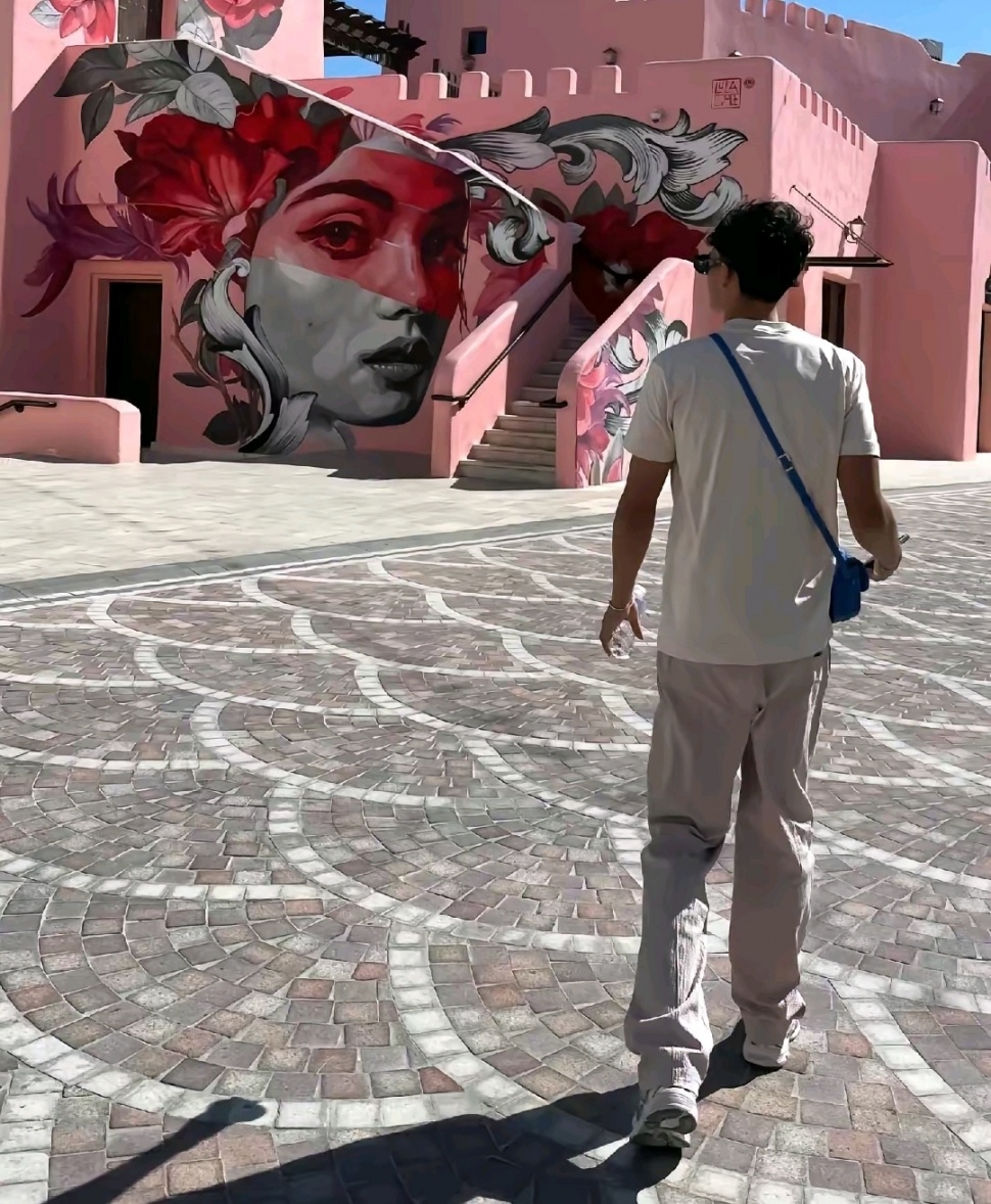 Potret Keren Rafael Struick Jalan-jalan di Qatar (Instagram)