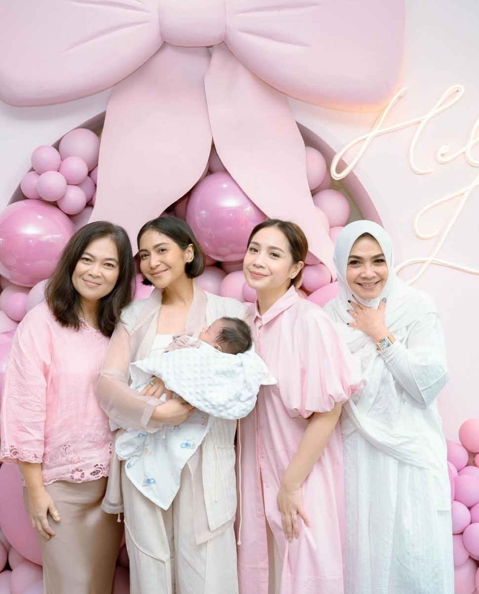 Potret Aqiqah Baby Lily Bersama Caca Tengker dan Nagita Slavina (Instagram)