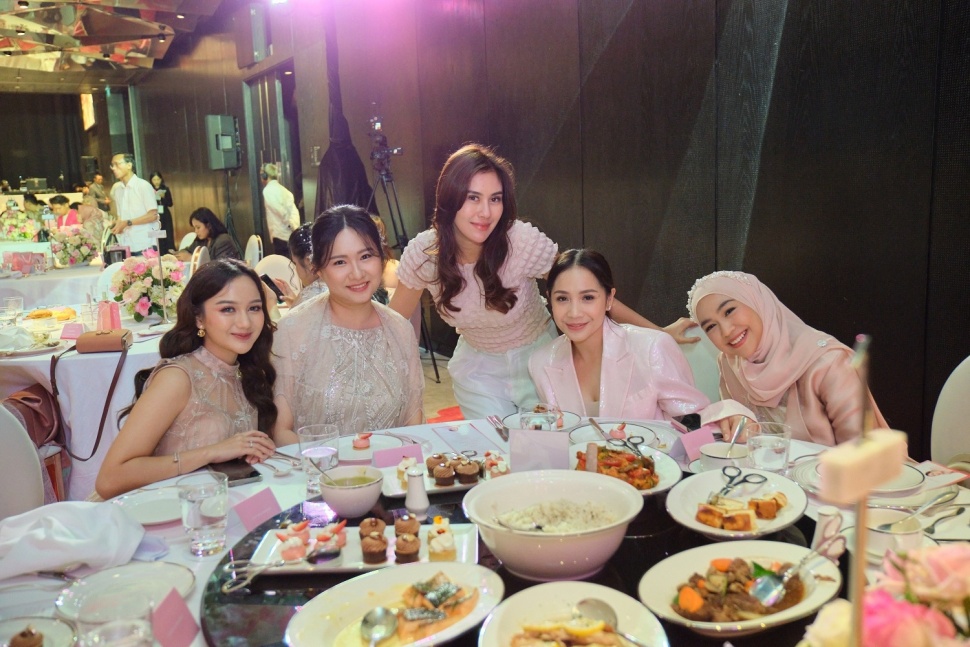 Selain Nagita Slavina, di gelaran Mattedorable Night yang diinisiasi oleh Hanasui di Jakarta, Jumat (3/5/2024), hadir pula sederet selebritas dan beauty influencer seperti Syahnaz Sadiqah, Ria Ricis, Nanda Arsyinta, Stefany Talita, dan masih banyak lagi. (Foto: Istimewa) 