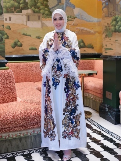 Potret Syahrini Pakai Baju Longgar di Tengah Isu Kehamilan. (Instagram/@princessyahrini)