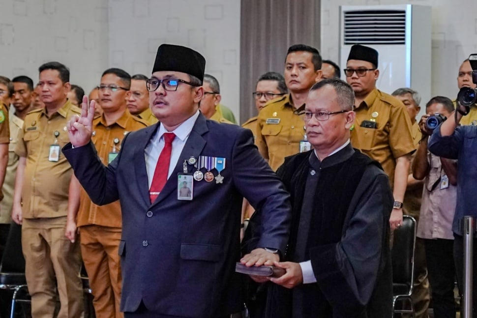 Topan Ginting saat dilantik menjadi Pj Sekda Medan. [dok Pemkot Medan]