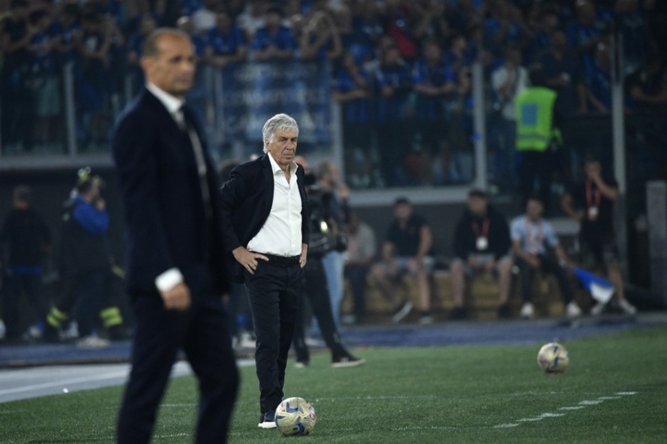 Pelatih Atalanta asal Italia Gian Piero Gasperini menyaksikan Final Piala Italia antara Atalanta dan Juventus di stadion Olimpiade di Roma pada 15 Mei 2024.Filippo MONTEFORTE / AFP