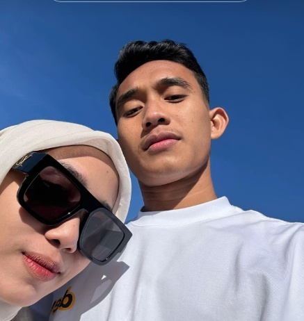 Rizky Ridho dan sang kekasih Sendy Aulia. (TikTok/@rridhoo74)