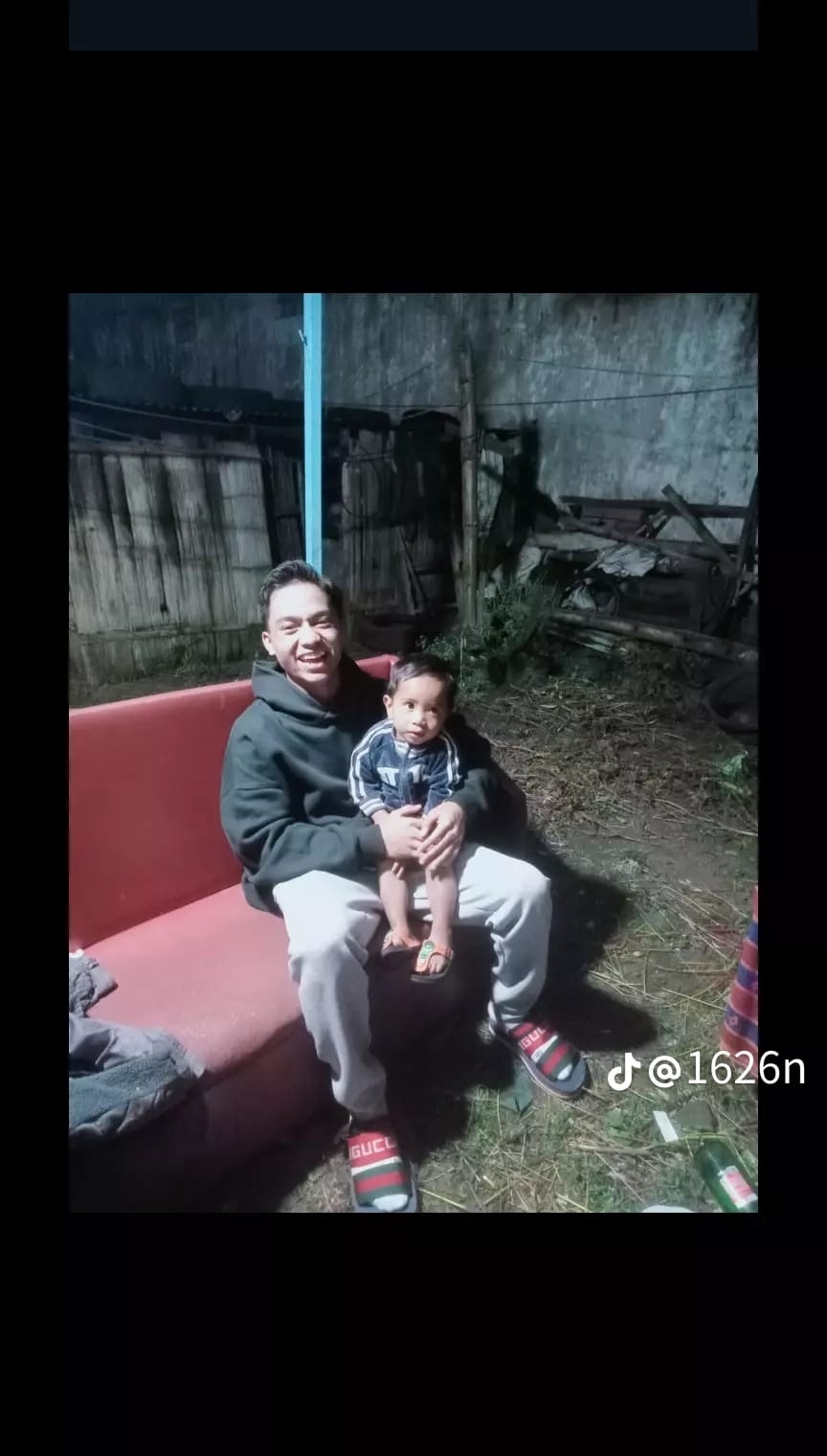 Betrand Peto saat berkumpul bersama tetangga di kampung halaman. (TikTok/@1626n)