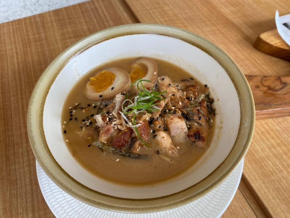 Chicken Ramen di Restoran Hyde and Bite di Central Market PIK. (Suara.com/Risna Halidi)