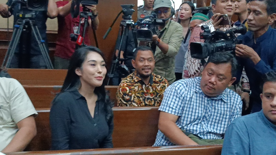 Penyanyi dangdut atau biduan Nayunda Nabila Nizrinah dioanggil sebagai saksi di sidang kasus dugaan korupsi eks Mentan Syahrul Yasin Limpo atau SYL, Rabu (29/5/2024). (Suara.com/Dea)